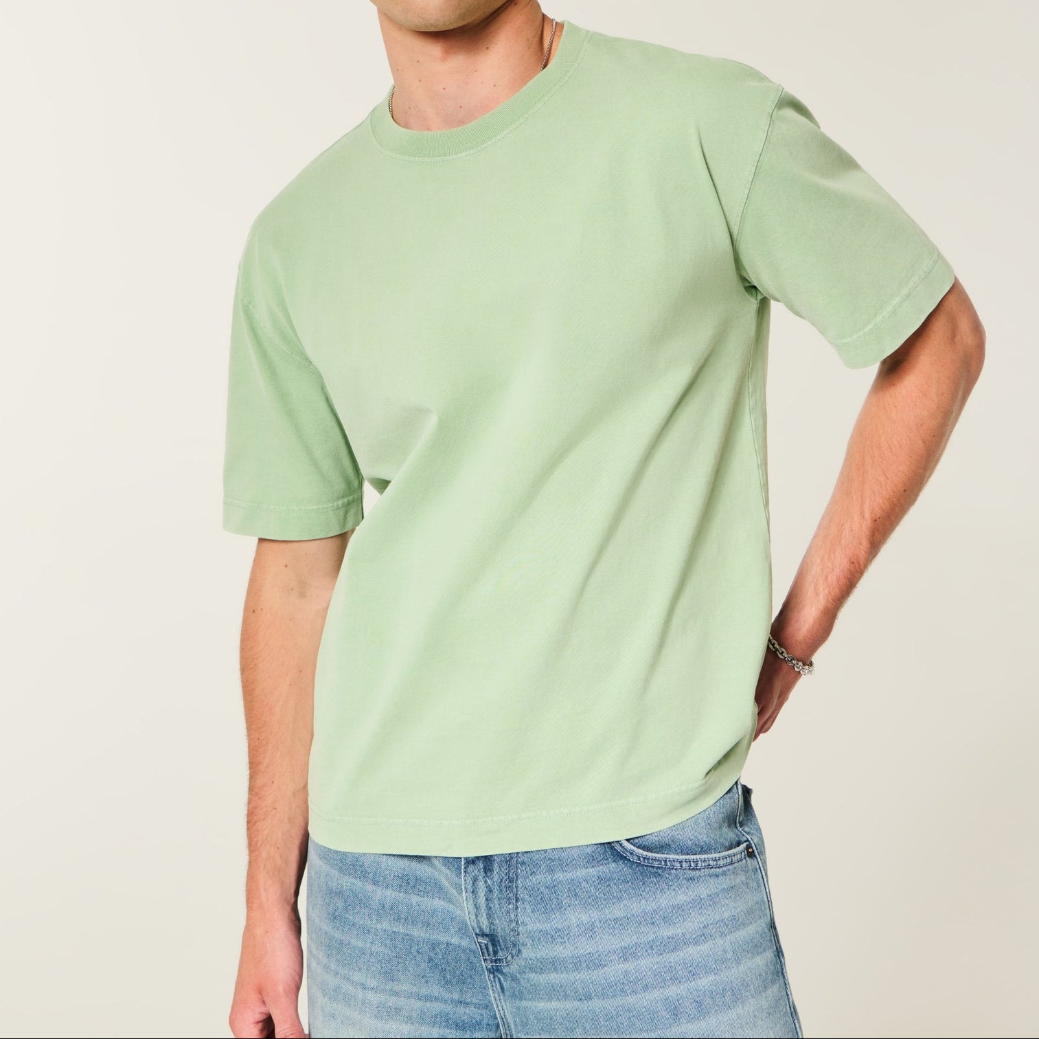 Men's green crew neck short sleeve t-shirt